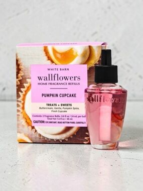 Bath & Body Works Wallflowers Refill Pumpkin Cupcake Refills 2 Pack NWT